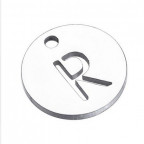 Drobný okrúhly oceľový prívesok - iniciála