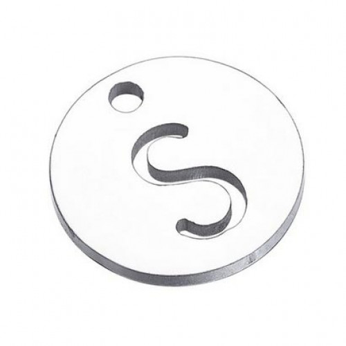 Drobný okrúhly oceľový prívesok - iniciála