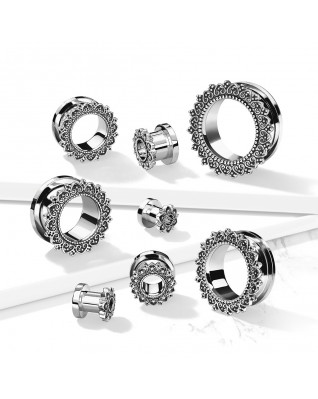 Tunel do ucha s ornamentmi