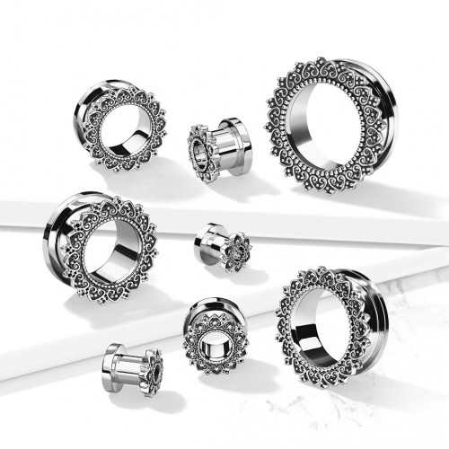 Tunel do ucha s ornamentmi