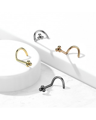 Zahnutý piercing do nosa