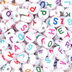 Plastová korálka - písmeno