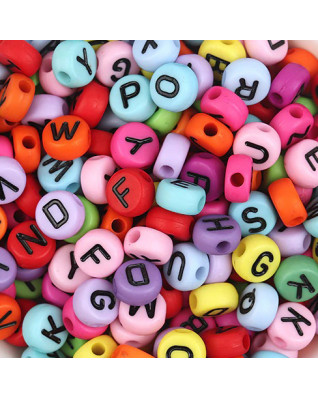 Plastová korálka - písmeno