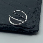 Prekrížený strieborný prsteň tepaný