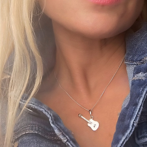 Strieborný prívesok gitara