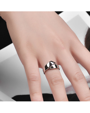 Strieborný prsteň uzol