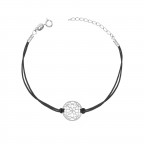 Čierny náramok so strieborným kolieskom s ornamentmi