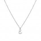 Ocelový náhrdelník, písmeno