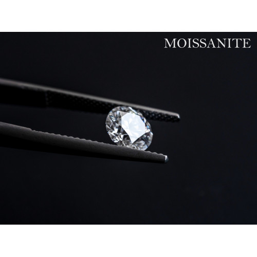 Strieborný zásnubný prsteň moissanit