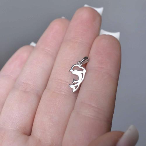 Strieborný prívesok delfín
