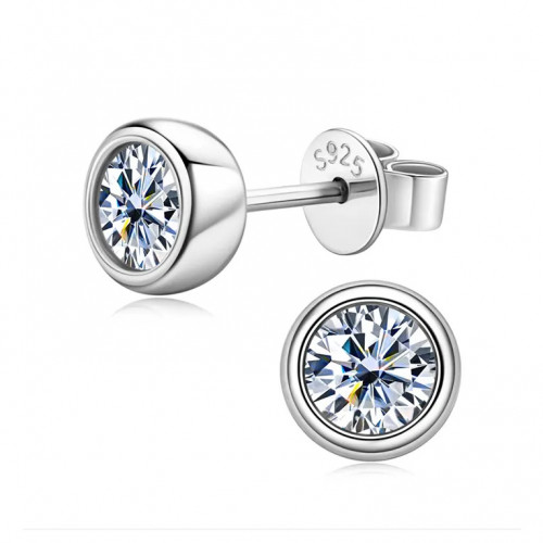 Strieborné náušnice s moissanitmi