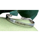 Oceľový náramok s rytinou textu, šírka 5 mm